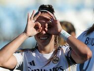 Athenea del Castillo celebra un gol al Levante Badalona en la Liga F.