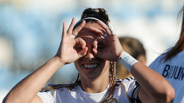 La regular Athenea ante las leonas