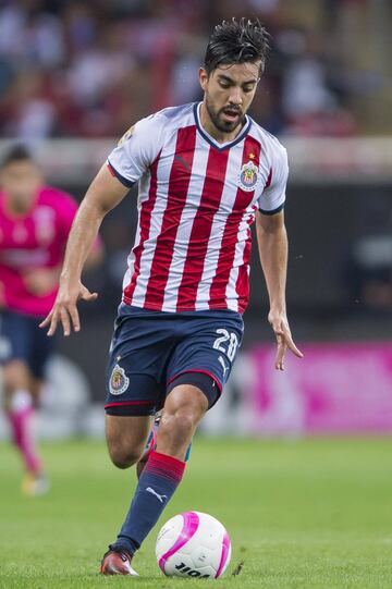 Pizarro atraviesa por su mejor momento futbolístico, después de que Matías Almeyda le diera un papel más protagónico en el ataque del Guadalajara. A sus 23 años se erigió como la compra récord dentro del Fútbol Mexicano con 14 millones de dólares cuando pasó de Tuzos a Chivas. Si muestra su calidad en los próximos meses, podría ser considerado para llegar a Rusia 2018 y con ello aspirar a los clubes europeos.