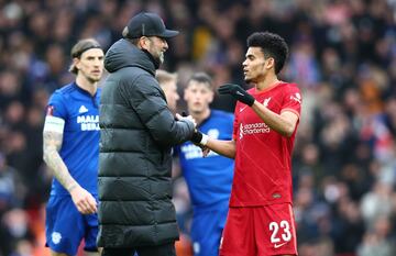 El extremo colombiano disputó 32 minutos en la victoria 3-1 de Liverpool ante Cardiff City por la FA Cup. El guajiro realizó una asistencia.