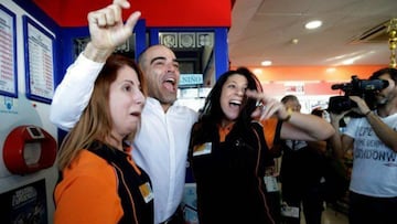 La gasolinera 'La Chasnera', uno de los puntos m¨¢s reconocidos de la suerte en Espa?a.
