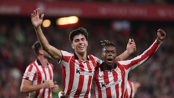 BILBAO, 04/10/2025.-El centrocampista del Athletic Club Alejandro Rego celebra su gol contra el Mallorca junto a Nico Williams, durante el partido de la jornada 8 de LaLiga EA Sports entre el Athletic Club y el Mallorca, este sábado en el estadio de San Mamés en Bilbao.-EFE/ Luis Tejido
