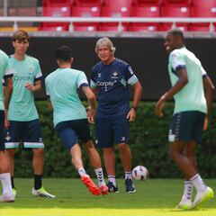 ¿Quién hace de Canales?