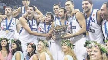 <b>COMO HÉROES. </b>La selección griega fue de menos a más en el Eurobasket y acabó con el oro.