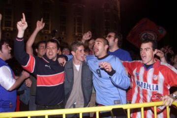 Torres celebra con el resto de jugadores el ascenso a primera división. 
 