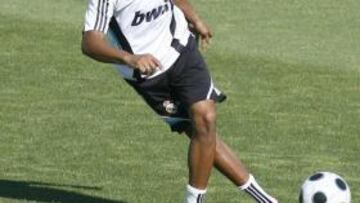 <b>NO DESCARTA SALIR.</b> Wagner Ribeiro, representante del jugador brasileño Robinho, afirmó que "hasta el 31 de agosto todo es posible", en referencia al posible traspaso del madridista al Chelsea.