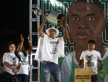 Alexis Henríquez vibra en su despedida y Nacional retira el 12
