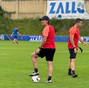 Iñigo Vicente ante Julen Guerrero en el cuarto test del Racing