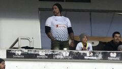 Visita ilustre: Marcelo Ríos fue a ver a Colo Colo ante Everton