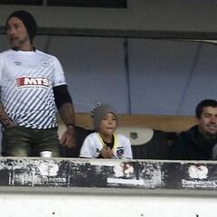 Visita ilustre: Marcelo Ríos fue a ver a Colo Colo ante Everton