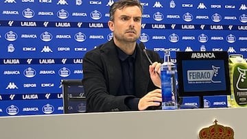24-11-24. RUBÉN ALBÉS, ENTRENADOR DEL SPORTING, EN LA SALA DE PRENSA DE RIAZOR.