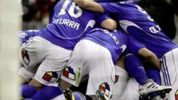 GOL IMPORTANTE. Universidad de Chile celebró con entusiasmo el gol de Rafael Orrara, que les pone con medio pie en la final de la Copa Libertadores.
