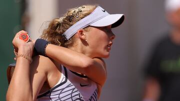 Russia's Mirra Andreeva looks on as she plays against US Alison Riske during their women's singles match on day three of the Roland-Garros Open tennis tournament in Paris on May 30, 2023. (Photo by Thomas SAMSON / AFP)