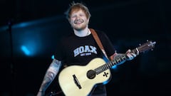 Ed Sheeran durante su actuación en los BRIT Awards 2017