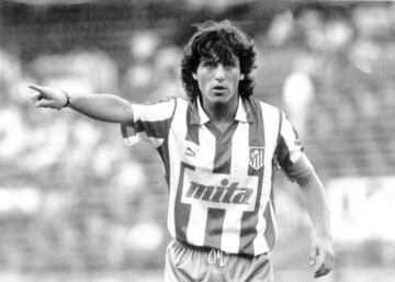 El extraordinario futbolista portugués también vivió dos etapas en el Atlético, aunque en su caso completamente opuestas. Llegó al club en 1987 como principal arma electoral de Jesús Gil, después de ganar la Champions con el Oporto y en un año donde acabaría como Balón de Plata, segundo mejor jugador del mundo. Y el eléctrico jugador zurdo pasó cinco años y medio de rojiblanco dejando tardes de gloria con su velocidad, regate y gol. Futre se convirtió en una leyenda del Atlético (algo que posteriormente le convenció para no irse al Real Madrid) y fue uno de los primeros galácticos rojiblancos. Después de salir en 1993 y jugar en Portugal, Francia, Italia e Inglaterra, Futre regresó al Atlético en 1997 para disputar un último año en un club que se ganó su corazón antes de marcharse a Japón. Posteriormente también ejercería como director deportivo colchonero.  