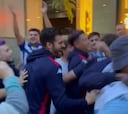 La fiesta de los jugadores del Dépor con los aficionados desplazados a Tenerife tras aplazarse el partido