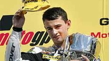 <b>PRIMERO EN JAPÓN.</b> El joven piloto logró la victoria más importante de su carrera este año.