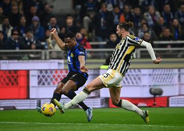 Juventus' French midfielder #25 Adrien Rabiot (R) fights for the ball with Inter Milan's Dutch defender #2 Denzel Dumfries during the Serie A football match between Inter Milan and Juventus at the San Siro stadium in Milan, on February 4, 2024. (Photo by Isabella BONOTTO / AFP)