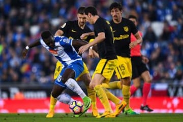 Felipe Caicedo con Gabi y Godin.