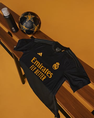 Negra con detalles amarillos, as赤 es la tercera equipaci車n del Real Madrid