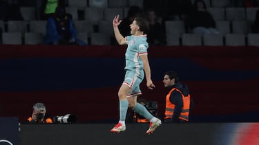 Julián Alvarez celebra su gol al Barcelona en la ida de la semifinal de la Copa del Rey.