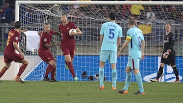 1-0. Dzeko marcó el primer gol.