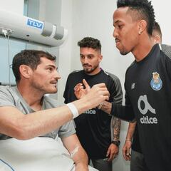 Iker Casillas se emocionó con la visita de toda la plantilla del Oporto
