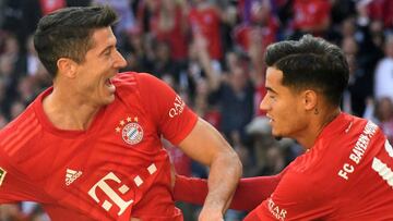 Bayern Munich's Polish forward Robert Lewandowski (L) celebrates with Bayern Munich's Brazilian midfielder Philippe Coutinho after scoring the 1-0 during the German First division Bundesliga football match between FC Bayern Munich and 1 FC Colog