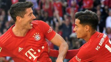 Bayern Munich&#039;s Polish forward Robert Lewandowski (L) celebrates with Bayern Munich&#039;s Brazilian midfielder Philippe Coutinho after scoring the 1-0 during the German First division Bundesliga football match between FC Bayern Munich and 1 FC Colog