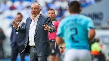 Guillermo Vázquez molesto tras empate ante Rayados