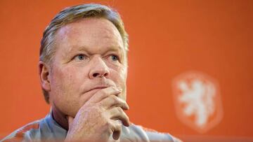 Zeist (Netherlands).- (FILE) - Dutch national soccer team head coach Ronald Koeman attends a press conference in Zeist, Netherlands, 12 November 2019 (re-issued on 17 August 2020). Former FC Barcelona player and assistant manager Ronald Koeman is set to t