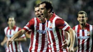 God&iacute;n celebra su gol en Oporto.