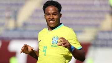 Endrick de Brasil celebra luego de anotar un gol ante Bolivia hoy, en un partido del Torneo Preolímpico Sudamericano Sub-23 en el estadio Nacional Brígido Iriarte en Caracas (Venezuela).