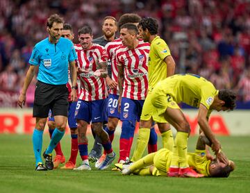 Baena tendido en el suelo tras la acción con Molina.