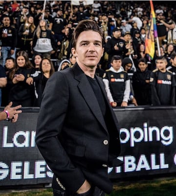 Cada que tiene la oportunidad, el intérprete de 'I Know' acude a apoyar a su equipo, LAFC.