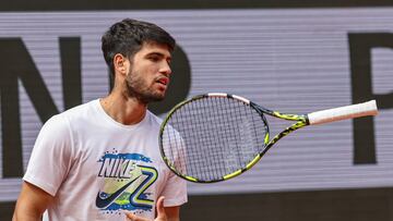 Carlos Alcaraz, durante un entrenamiento en Roland Garros