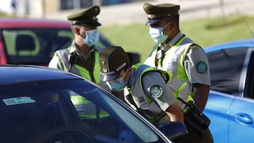 Vina Del Mar, 10 de abril 2021
 Carabineros realizan controles a automovilistas en Vi&Atilde;&plusmn;a Del Mar durante la cuarentena decretada por la autoridad sanitaria debido a la pandemia de la Covid-19.
 Raul Zamora/Aton Chile