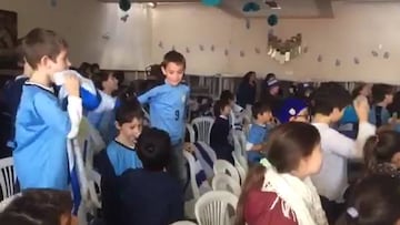 Emotiva reacción de niños uruguayos al gol de Giménez