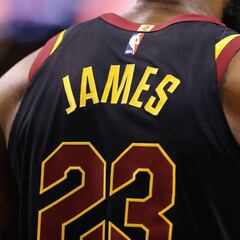 LeBron James, cerca del trono anotador de Abdul-Jabbar