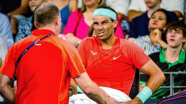 Nadal se duele de la lesión en Brisbane.