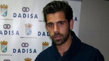 <b>DE AZULINO. </b>Calahorro poso ya con ua bufanda del Xerez.