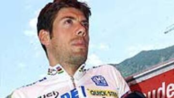 <b>OBLIGADO</b>. Mapei ha obligado a Óscar Freire a que esté en el Tour 2002. El español dice que no se encuentra al cien por cien pero que intentará ayudar a sus compañeros. Decisiones de equipo. Decisiones de Ferrari.