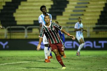Kayky celebrando un gol con Fluminense.