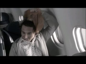 El astro argentino en una escena de un anuncio de unas aerolíneas.