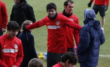 El Atlético de Madrid celebró el tradicional entrenamiento a puertas abiertas y su afición respondió de maravilla.