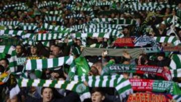 La grada del Celtic animando al equipo