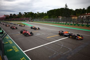 Salida en el Gran Premio de Emilia-Romaña de Fórmula 1.
