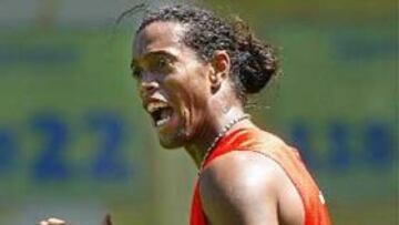 <b>¿VACACIONES O SELECCIÓN? </b>Ronaldinho renunciaría a sus vacaciones para jugar con su selección durante el mes de junio.