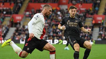 SOUTHAMPTON, ENGLAND - OCTOBER 23: Kieran Tierney of Arsenal closes down Lyanco of Southampton during the Premier League match between Southampton FC and Arsenal FC at Friends Provident St. Mary's Stadium on October 23, 2022 in Southampton, England. (Photo by David Price/Arsenal FC via Getty Images)