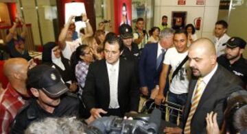 Llegada de Keylor Navas al aeropuerto de Madrid.